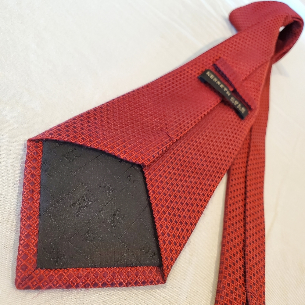 Red tie ❤❤❤ - Picture 2 of 4